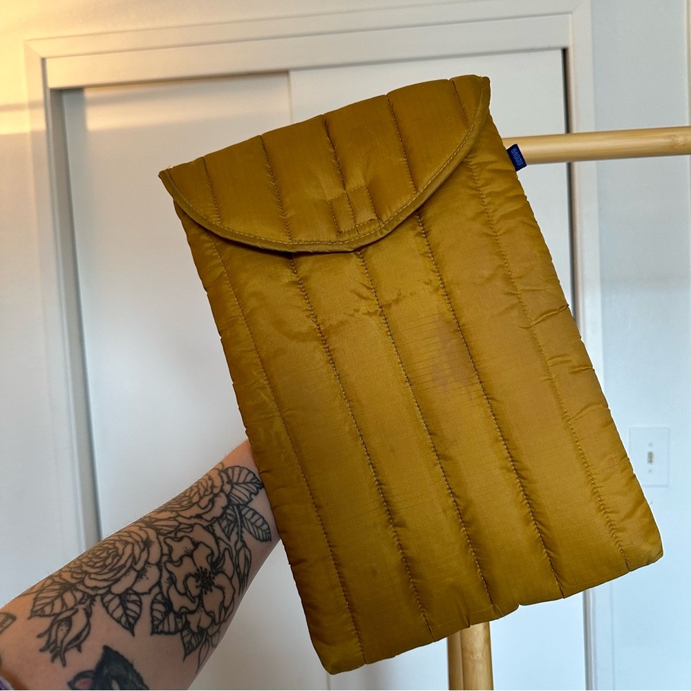 Puffy Laptop Sleeve 16” in Bronze by BAGGU